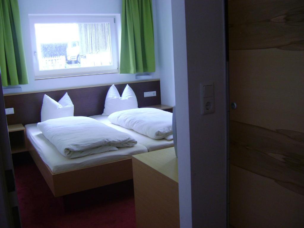 Almandin Apartments Ισγκλ Δωμάτιο φωτογραφία