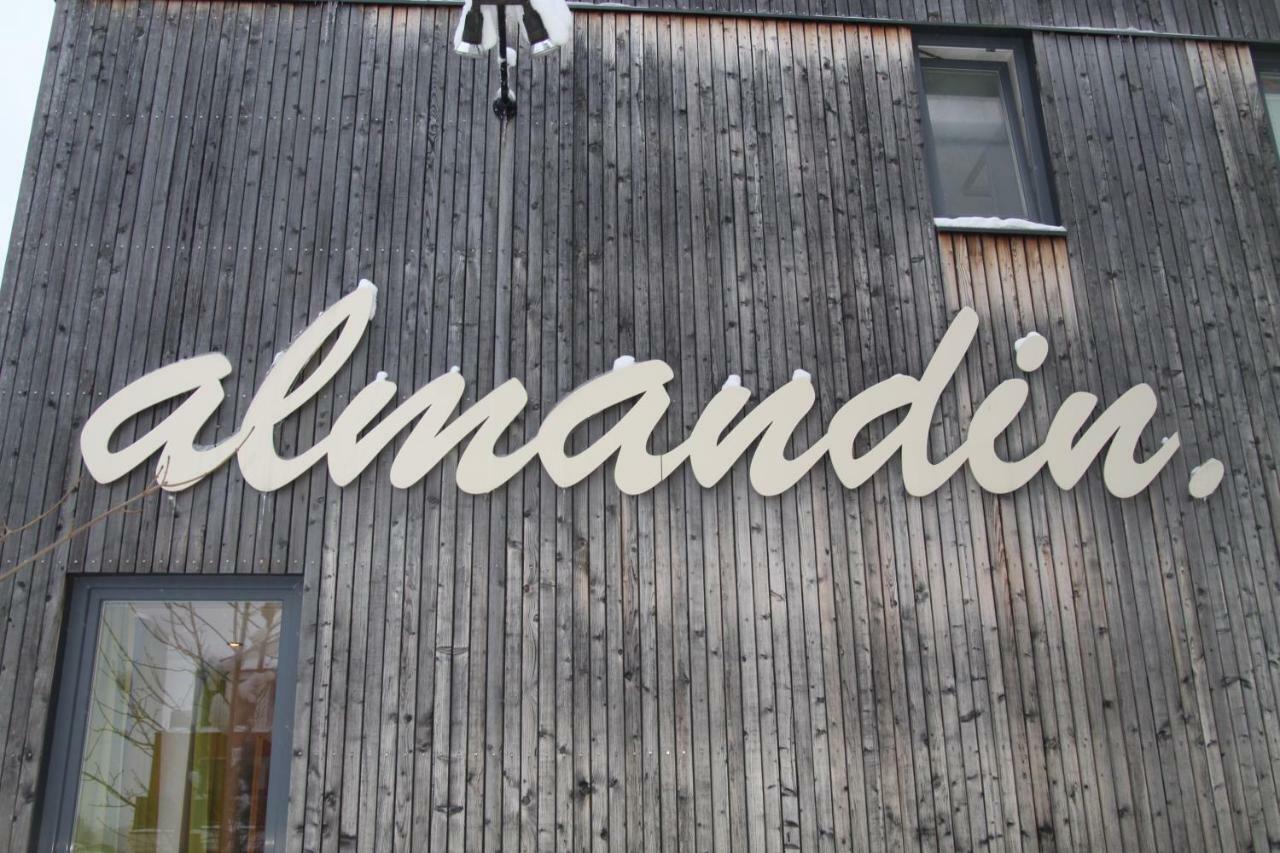 Almandin Apartments Ισγκλ Εξωτερικό φωτογραφία
